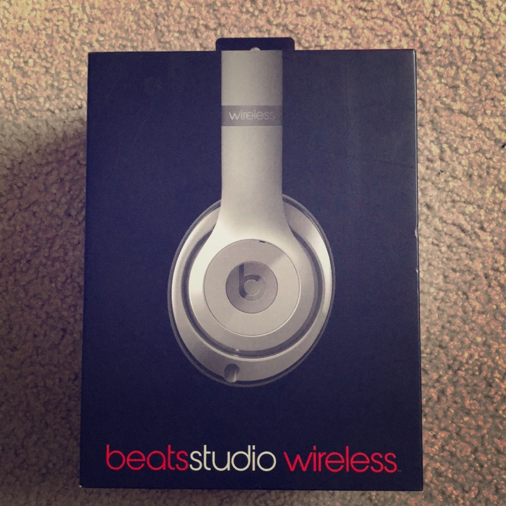 Beats Studio Wireless headphones 🎧